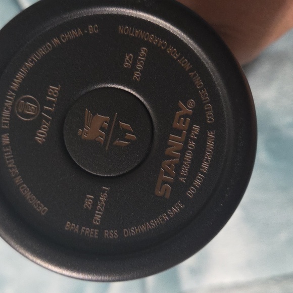 Stanley Matte Black Travel Mug - Picture 6 of 8